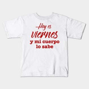 Hoy Es Viernes y mi cuerpo lo sabe - Red design Kids T-Shirt